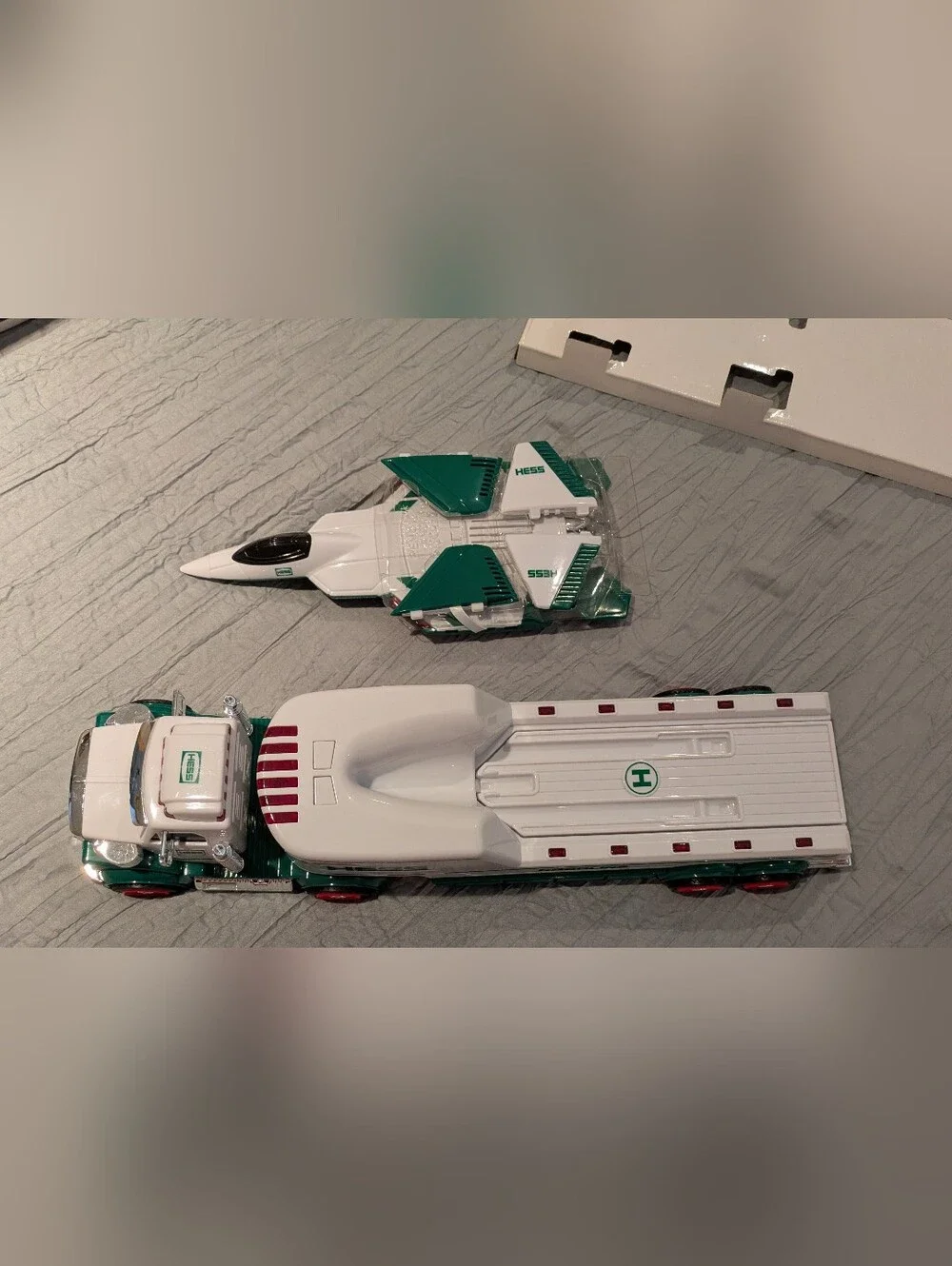 Hess nib mint